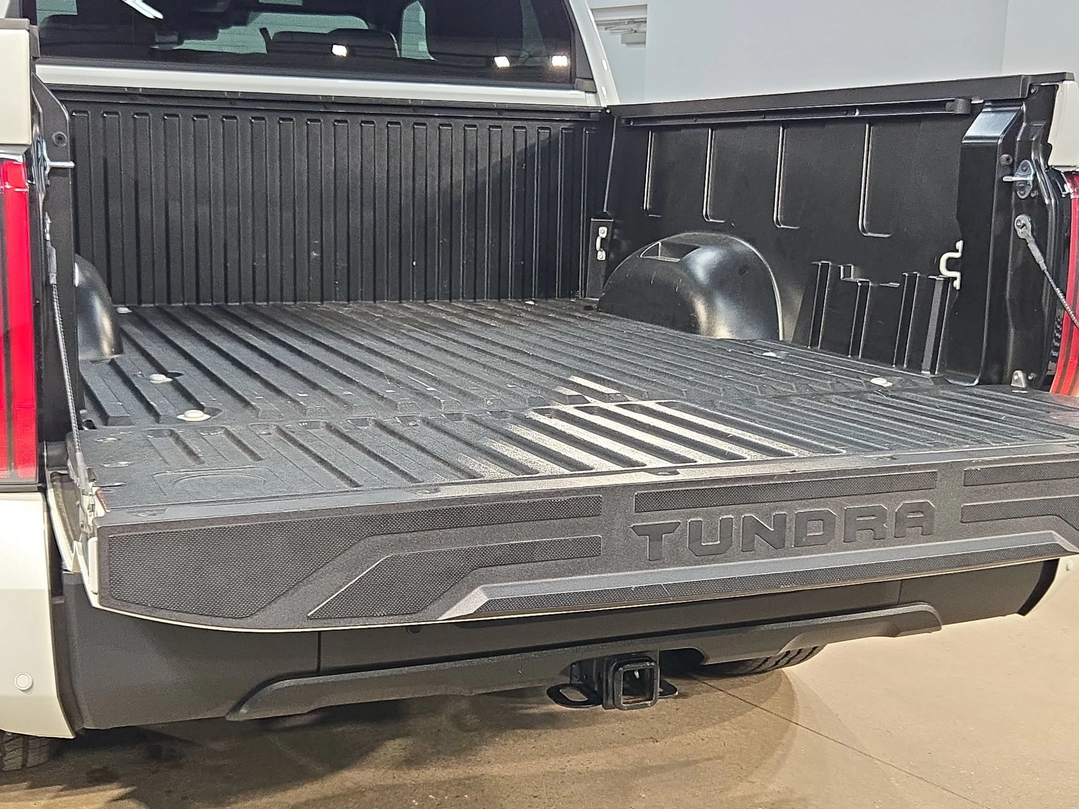 Certified Used 2025 Wind Chill Pearl Toyota Limited image 18