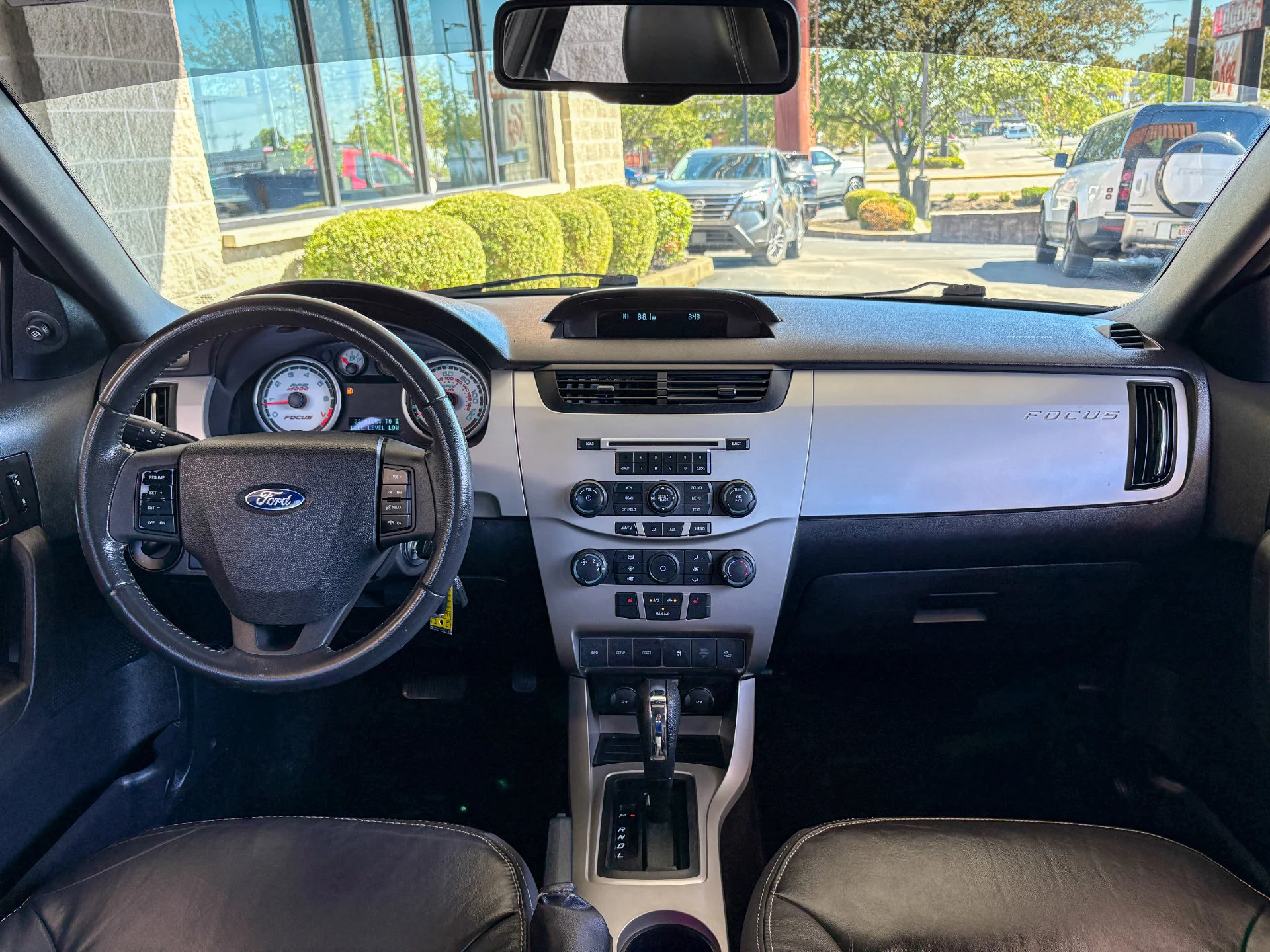 Used 2010 Gray Ford SEL image 20