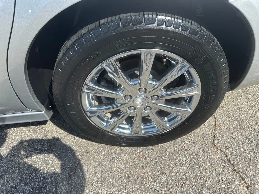Used 2010 Silver Buick CXL Premium image 32