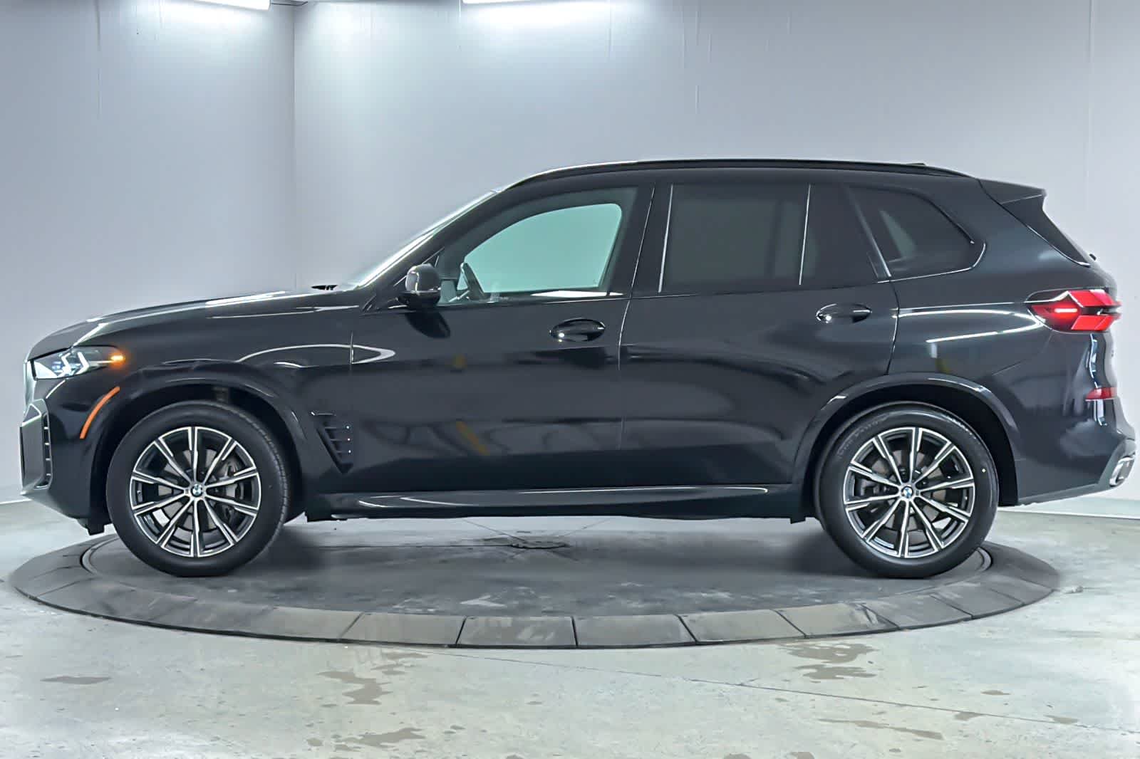 Used 2024 Black Sapphire Metallic BMW xDrive40i image 5