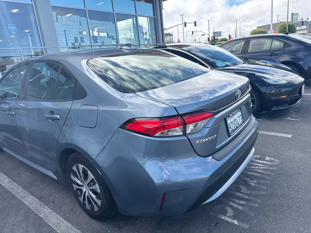 Used 2022  Toyota LE image 10