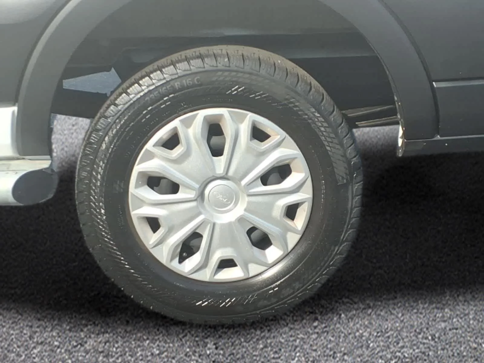 Used 2025 Oxford White Ford  image 3