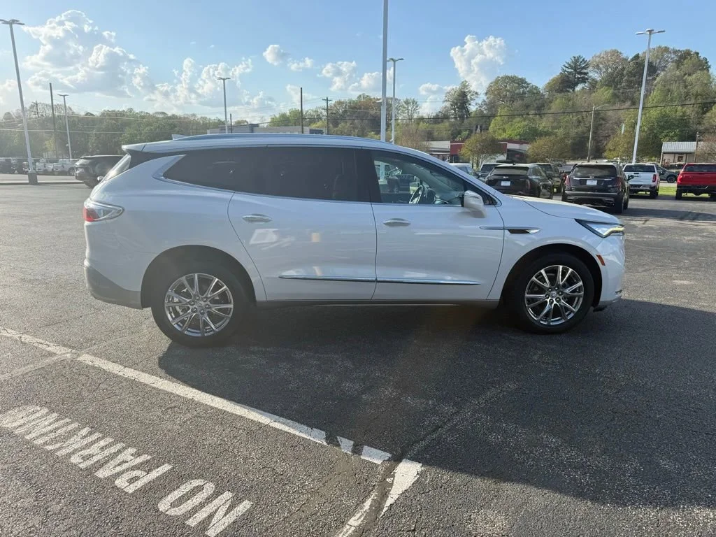 Used 2023 White Frost Tricoat Buick Essence image 6