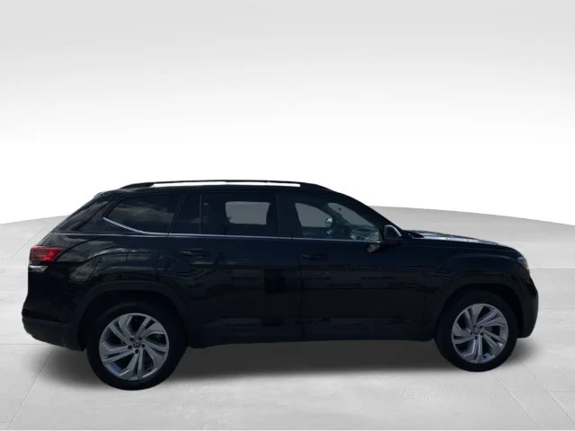 Used 2023 Black Volkswagen 2.0T SE w/Technology image 13