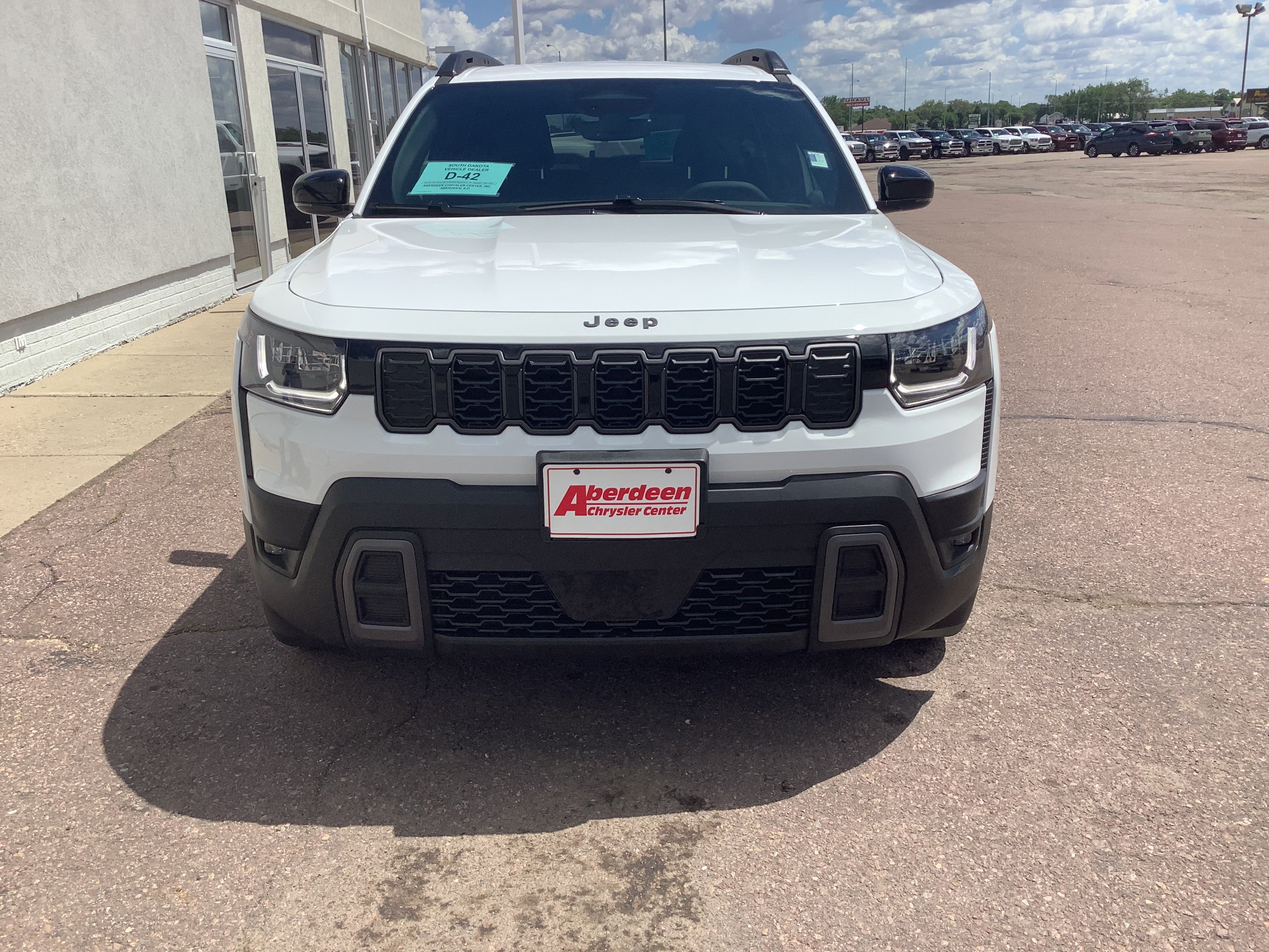 New 2026 Bright White Clear-Coat Exterior Paint Jeep Limited image 3
