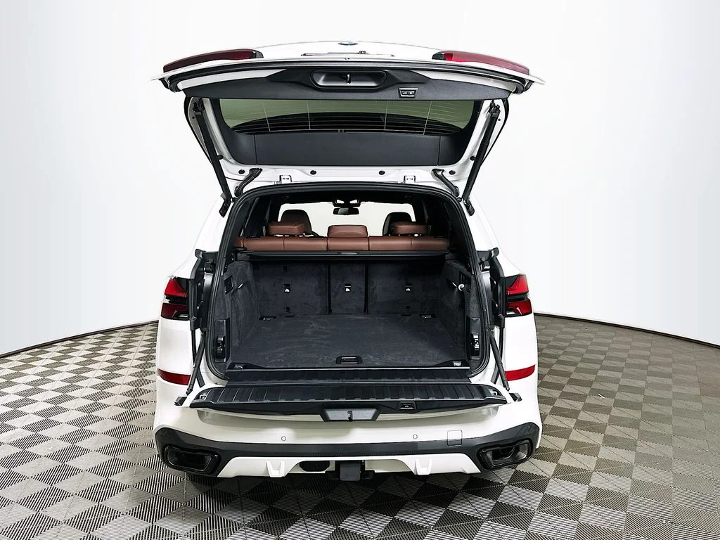 New 2026 Alpine White BMW xDrive40i image 29