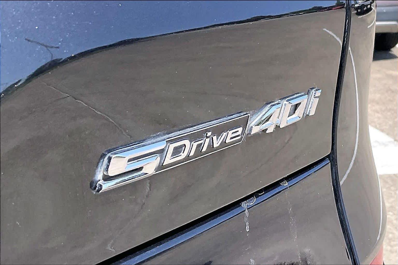 Used 2021 Black Sapphire Metallic BMW sDrive40i image 9