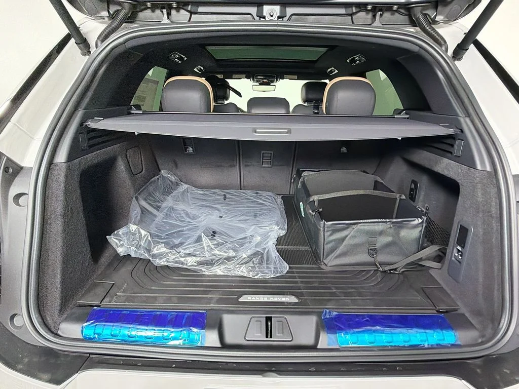 New 2026 Borasco Grey Land Rover Dynamic SE image 28