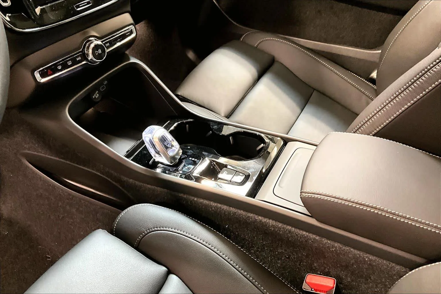 New 2026 WHITE Volvo Plus image 10
