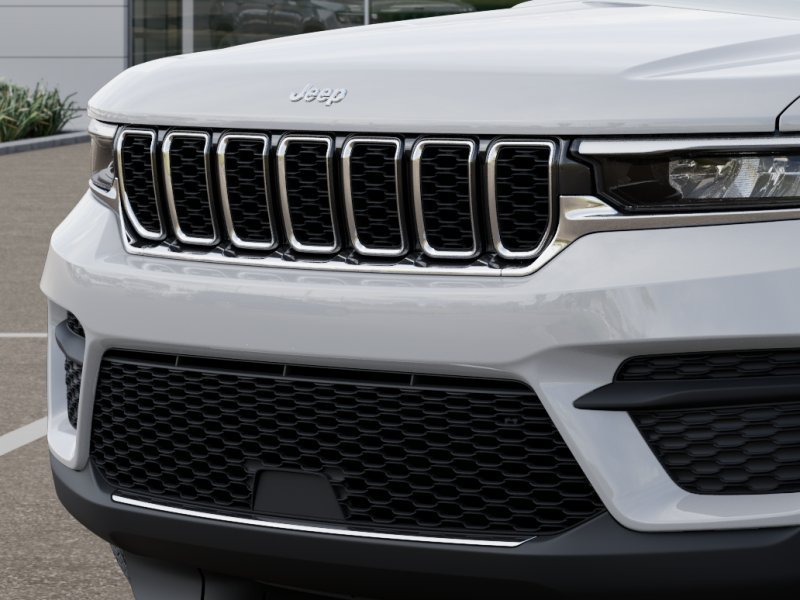 New 2025 Bright White Clear-Coat Exterior Paint Jeep Laredo X image 33
