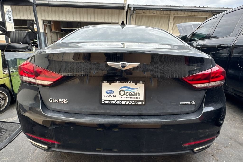 Used 2016 Black Hyundai 3.8 image 8