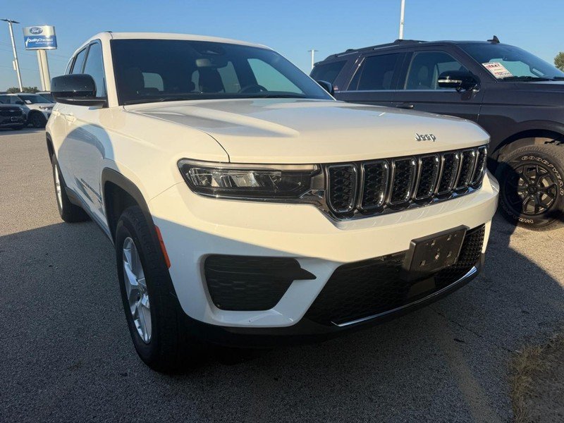 Used 2025 Bright White Clearcoat Jeep Laredo X 4x4 image 5