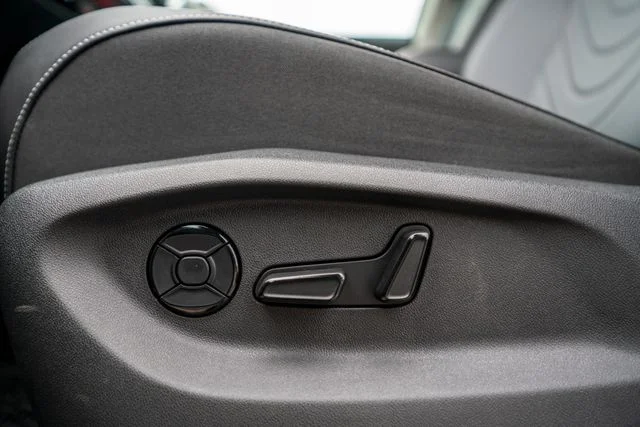 New 2026 White/off-white Volkswagen 2.0T SE image 20
