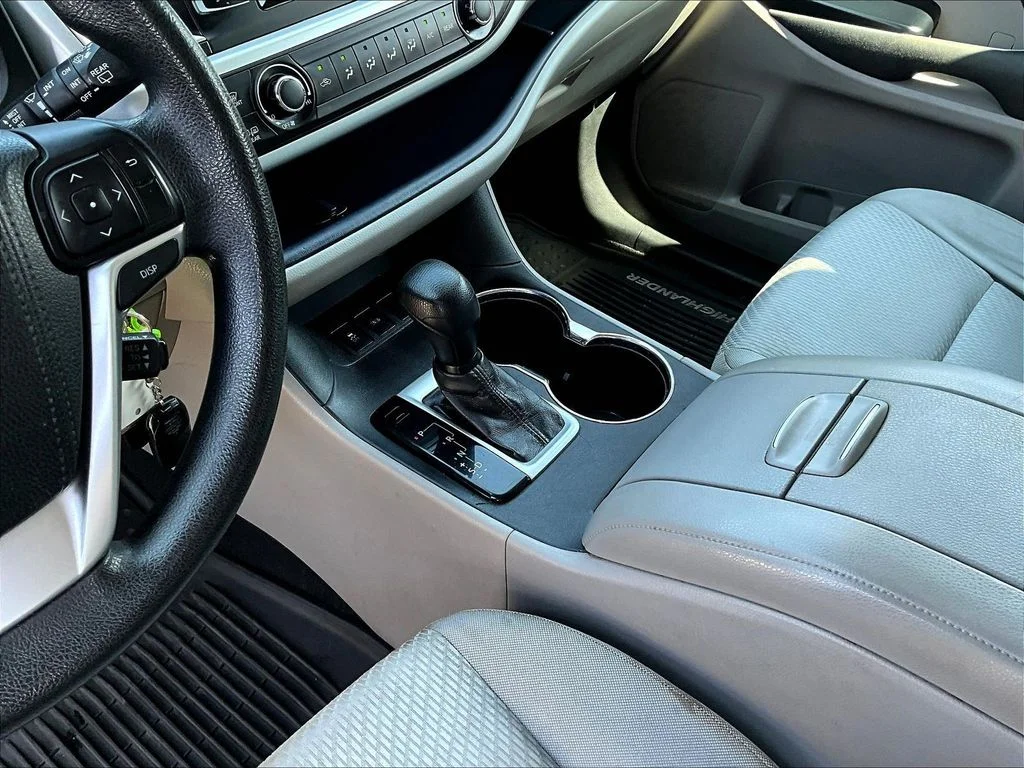 Used 2015 Blue Toyota LE image 20