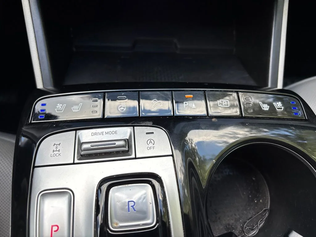 Used 2023 White Pearl Hyundai Limited image 29