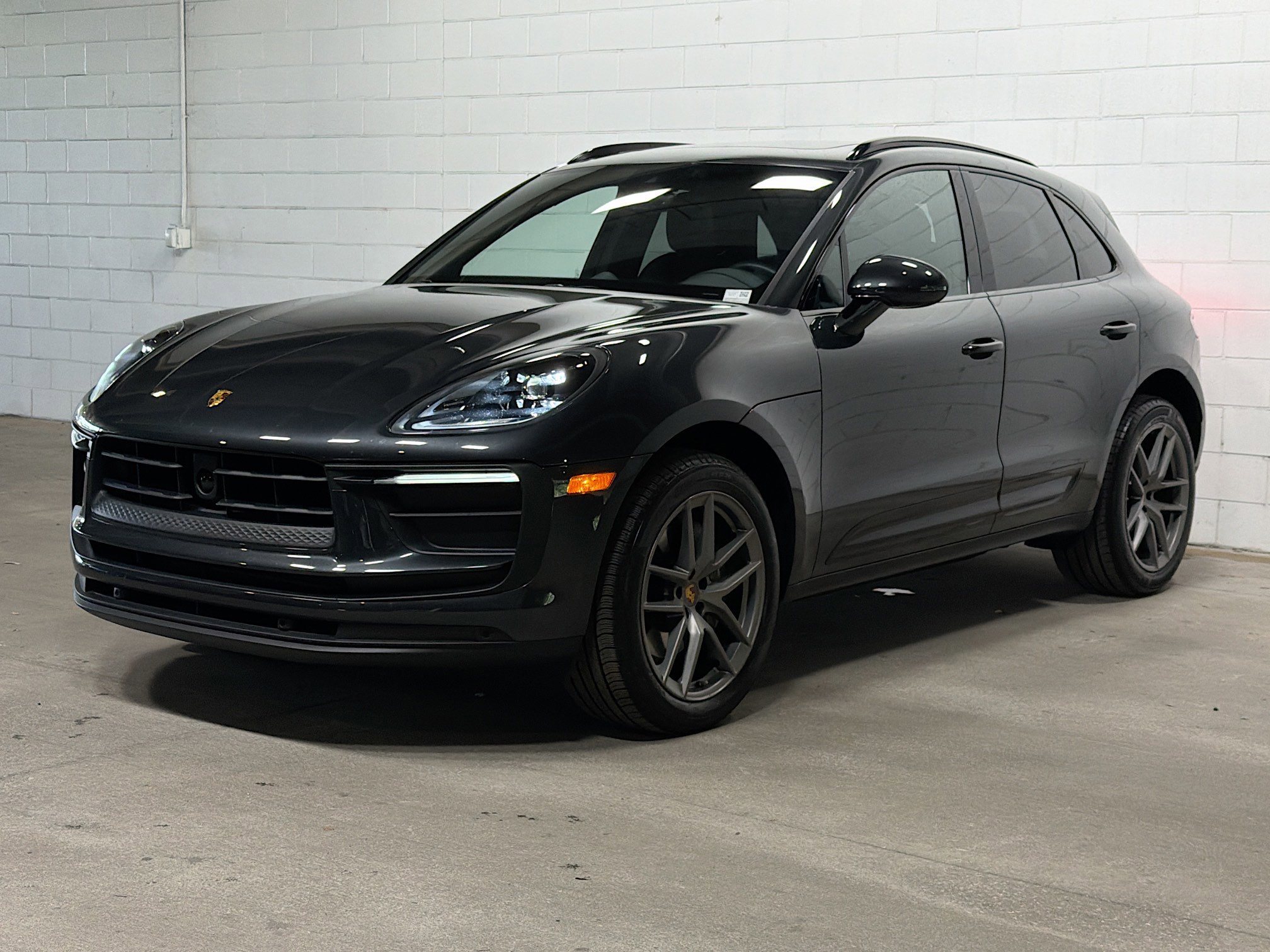 2025 Porsche Macan -'s photo