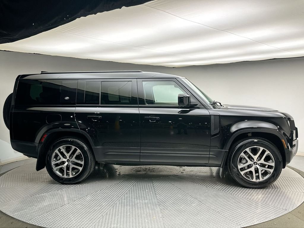 Used 2024 Santorini Black Metallic Land Rover S image 14