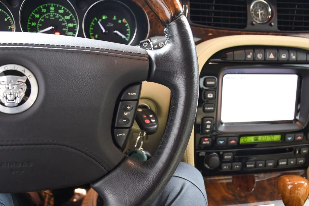 Used 2009 Ebony Jaguar L image 41
