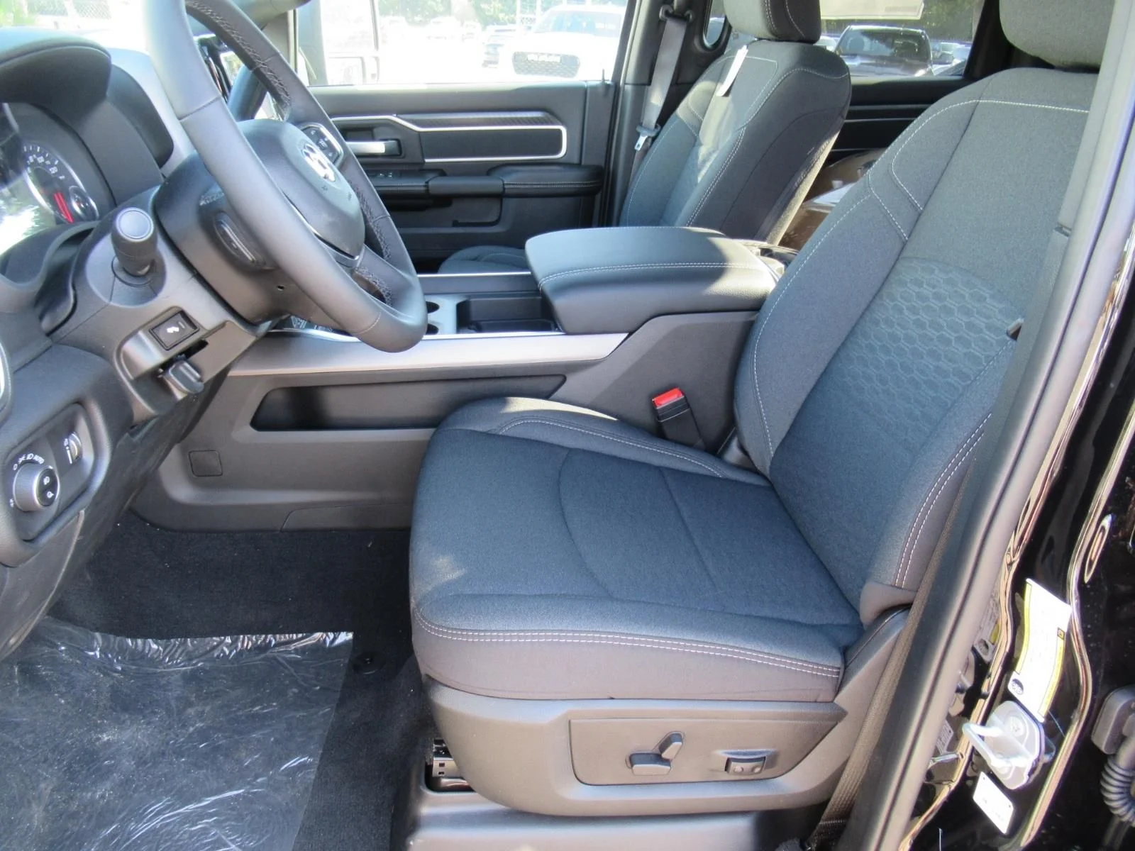 New 2026 Diamond Black Crystal Pearl-Coat Exterior Paint RAM Big Horn image 19