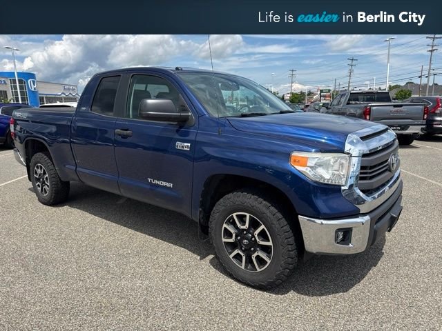 Used 2014 Blue Toyota SR5 image 1