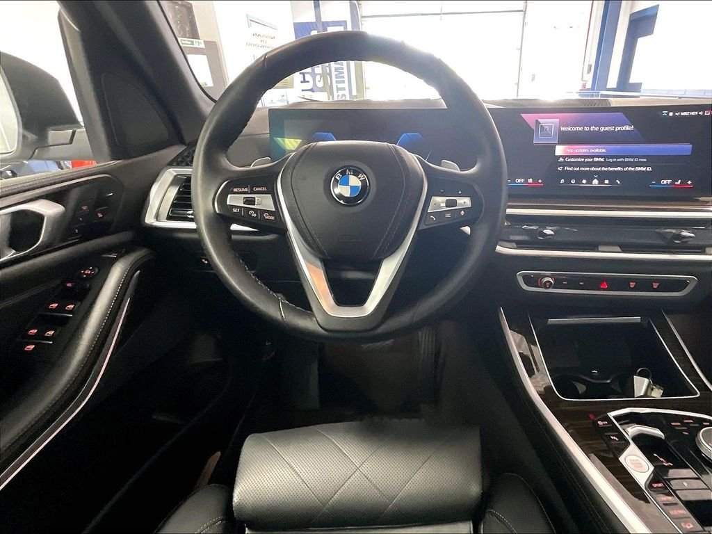Used 2025 White BMW xDrive40i image 17