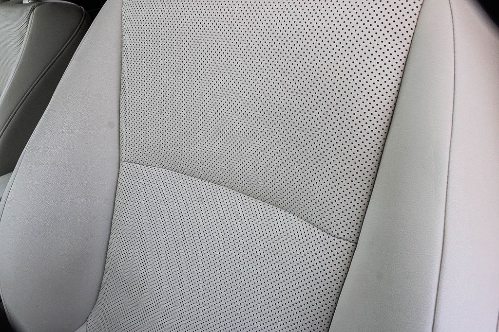 Used 2022 Silver Lexus 460 image 25