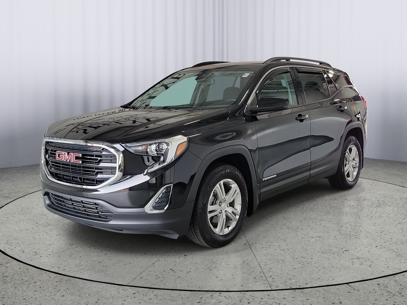 Used 2020 Black GMC SLE image 4