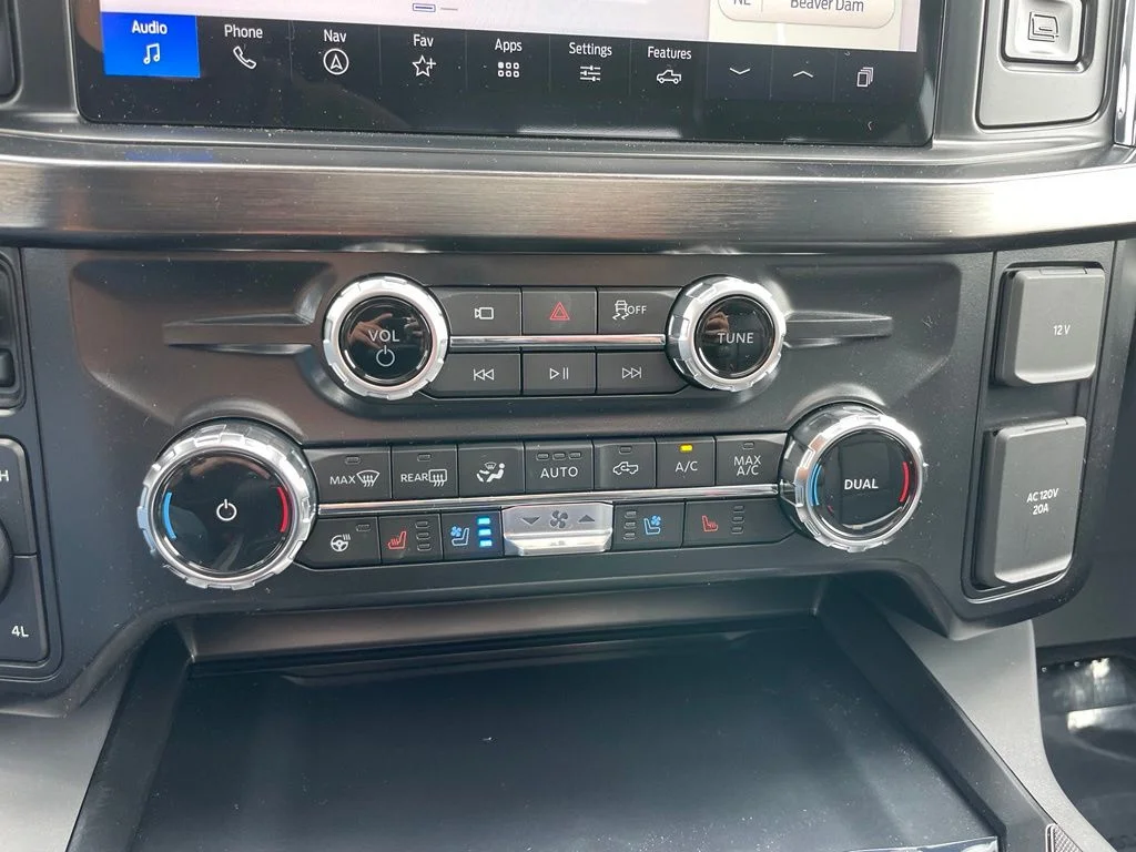 New 2026 Glacier Gray Metallic Tri-Coat Ford F-250® Lariat® image 13