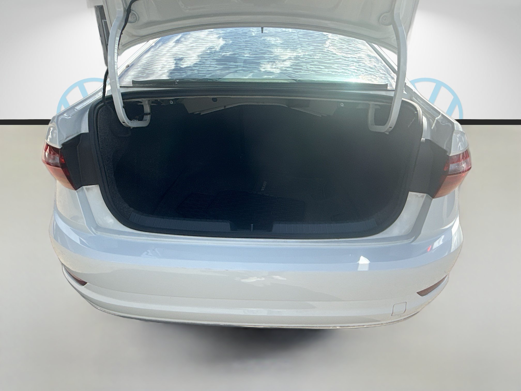 Used 2019 Pure White Volkswagen 1.4T SE image 25