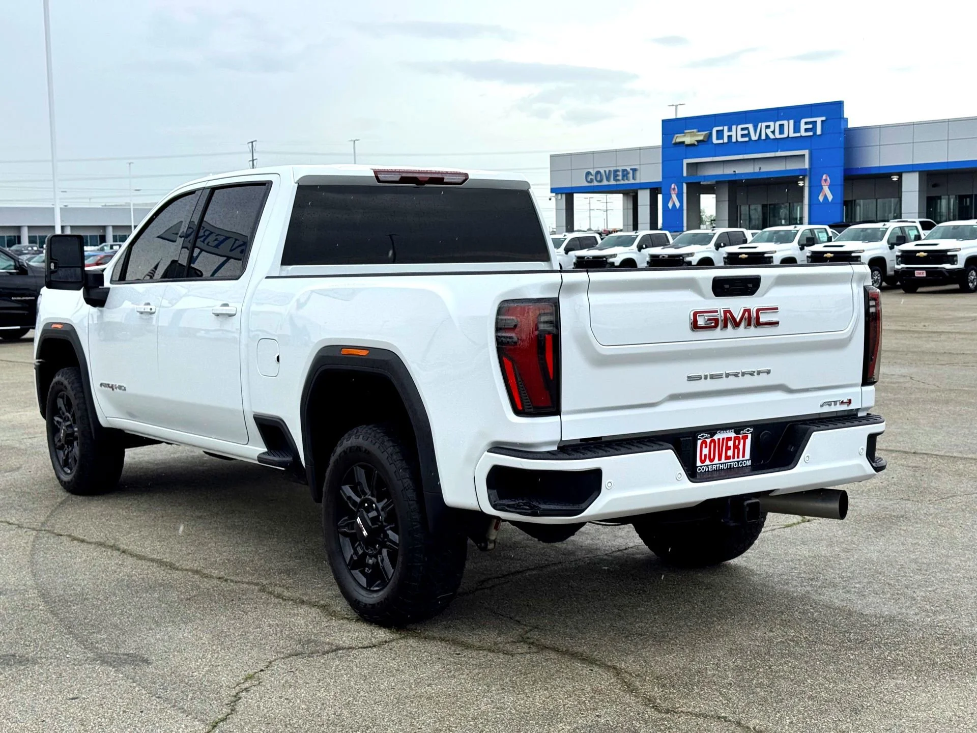 Used 2025 Summit White GMC AT4 image 9