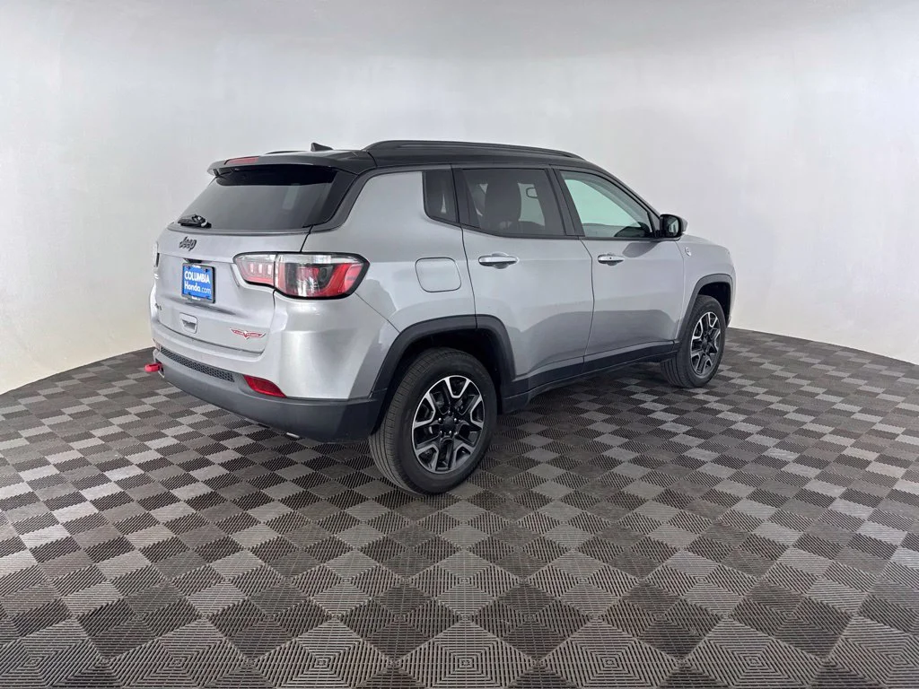Used 2019 Silver Jeep Trailhawk image 5
