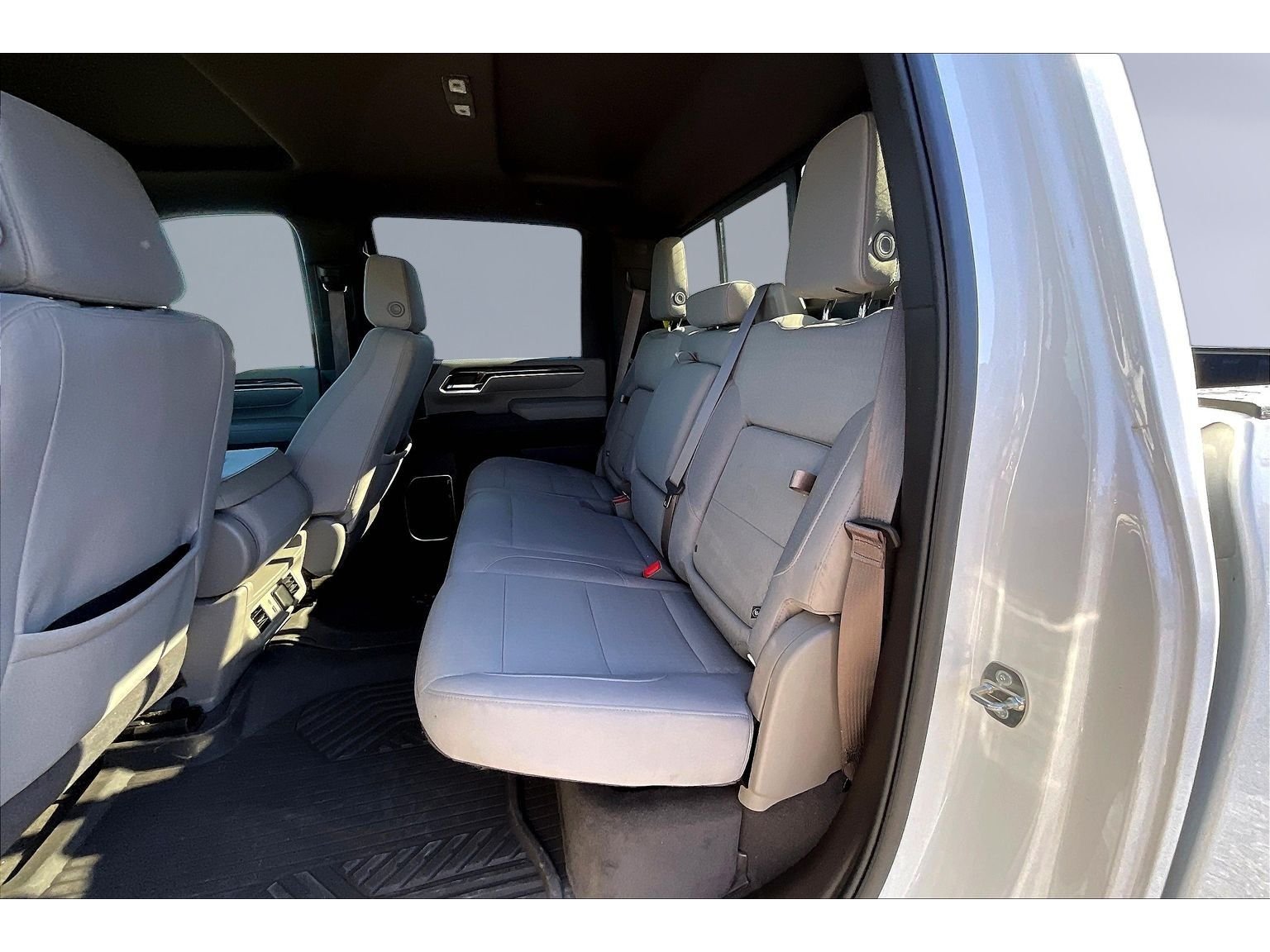 Used 2024 Summit White Chevrolet LT image 18