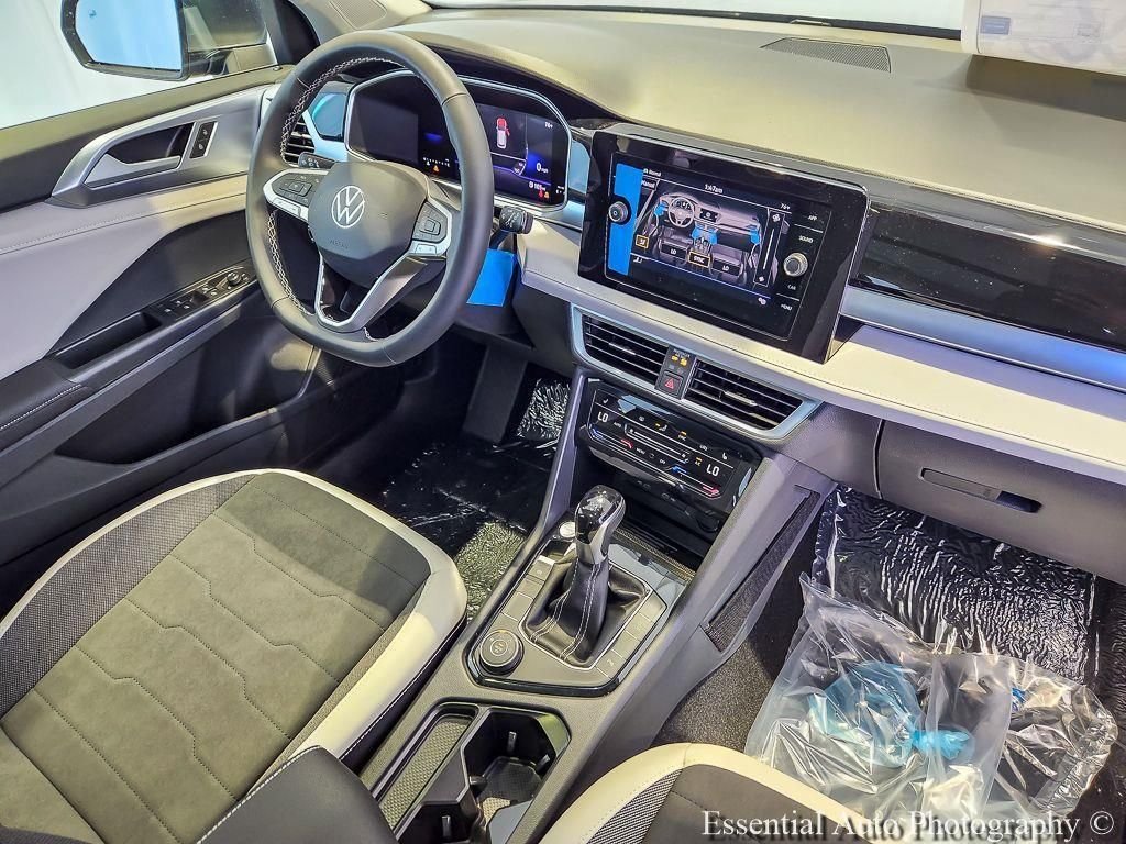 New 2026 Platinum Gray Metallic Volkswagen 1.5T SE image 17