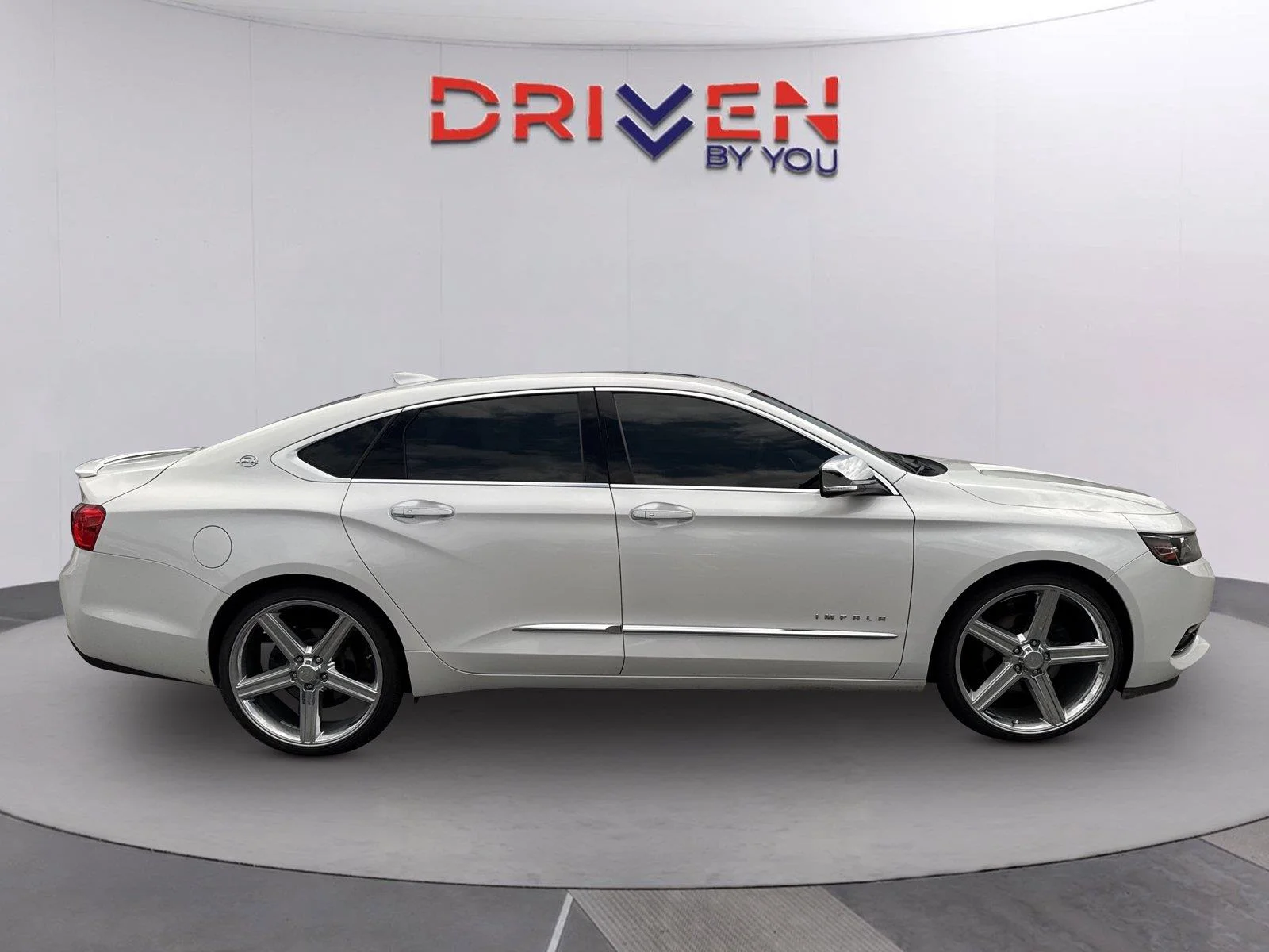 Used 2019 IRIDESCENT PEARL TRICOAT Chevrolet Premier image 4