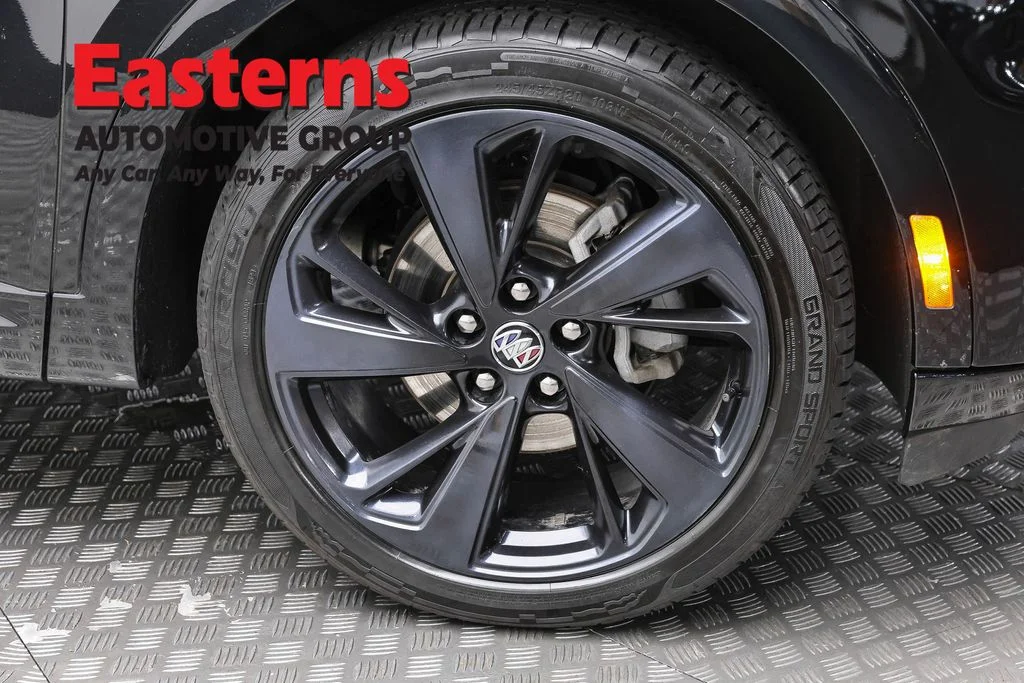 Used 2023 Black Buick Essence image 32