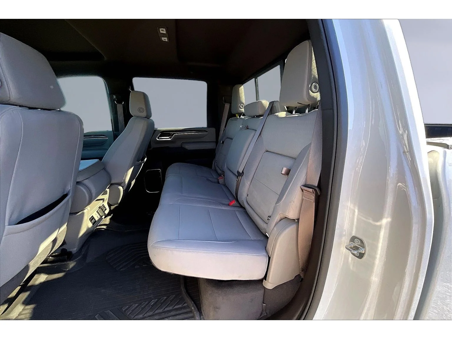 Used 2024 Summit White Chevrolet LT image 18
