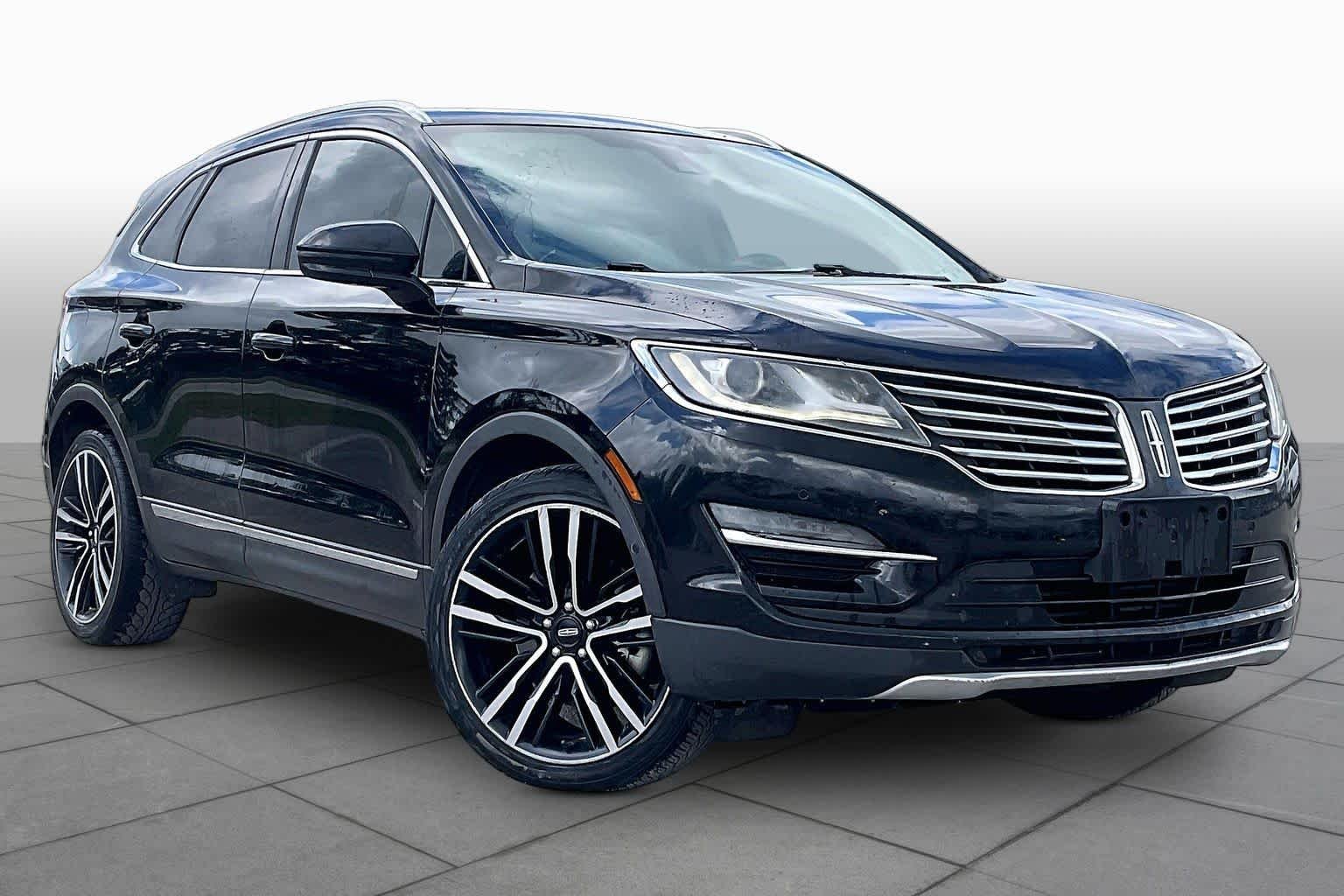 Used 2017 Diamond Black Metallic Lincoln Reserve image 3