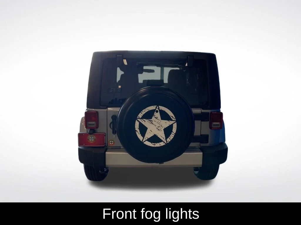 Used 2013 Silver Jeep Sahara image 18