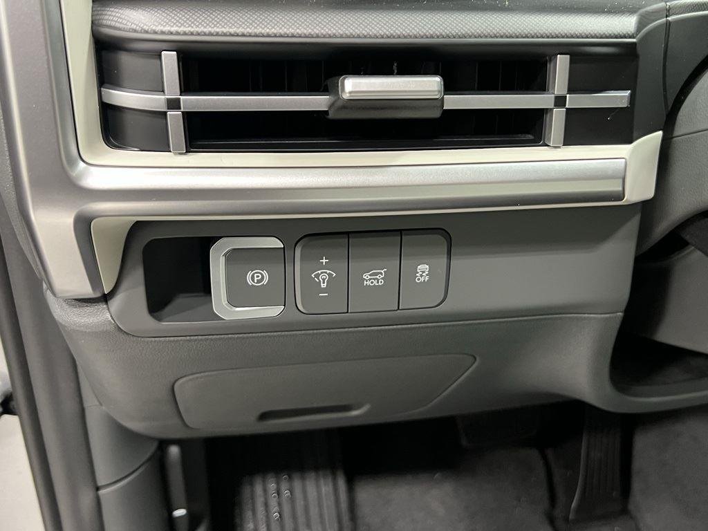 New 2025 Shimmering Silver Hyundai SEL AWD image 32