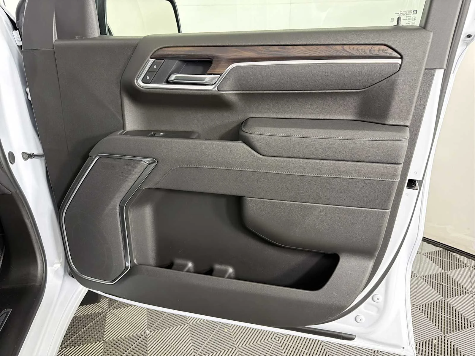 New 2026 Glacier White Tricoat GMC SLT image 12
