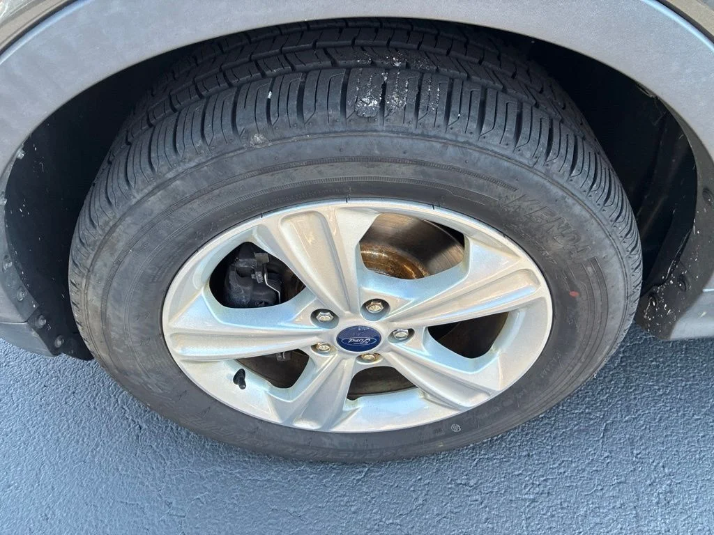Used 2015 Gray Ford SE image 12