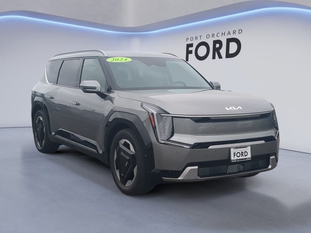Used 2024 Pebble Gray Kia Land image 9