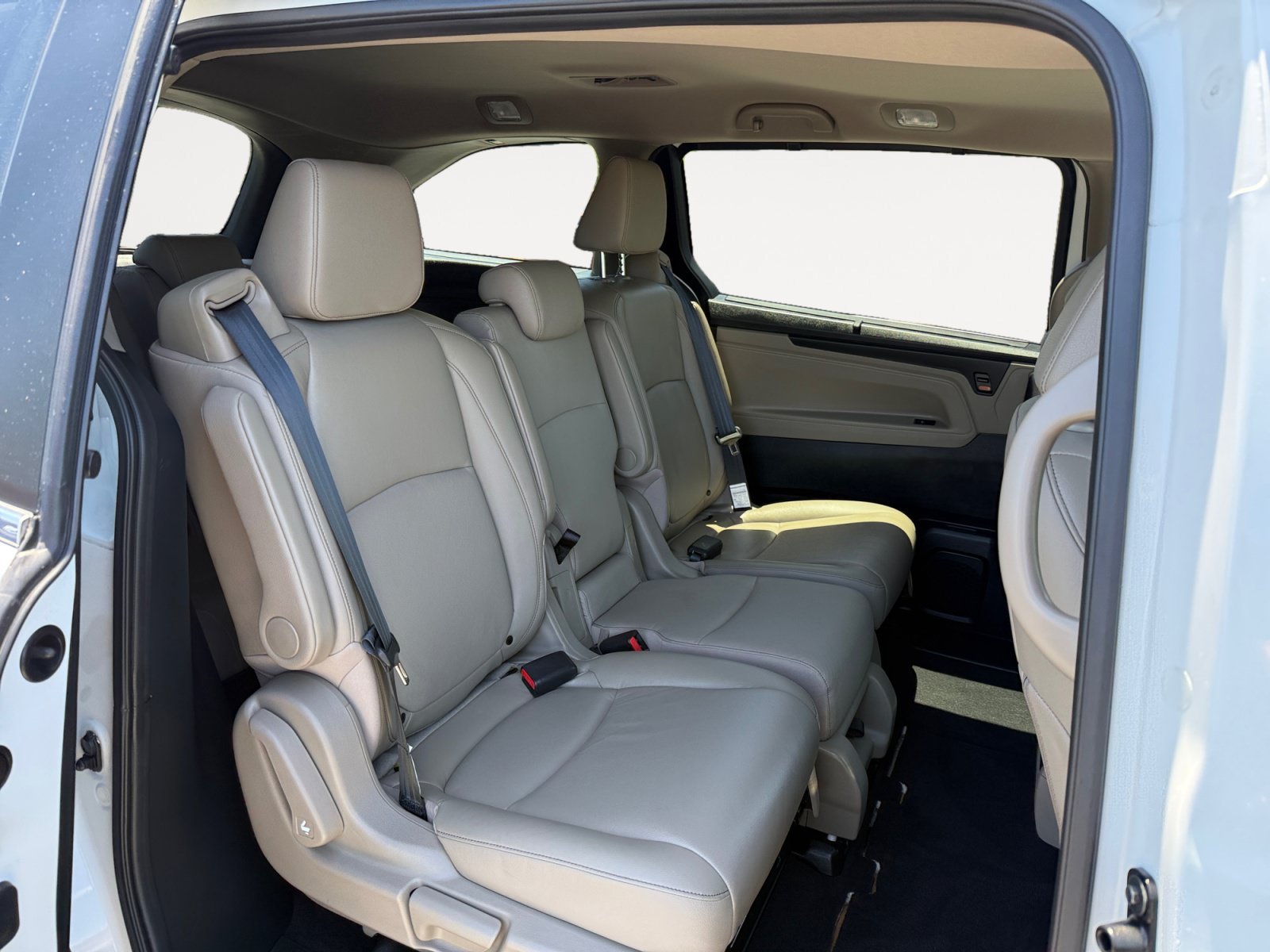 Used 2023 White Honda EX-L image 18