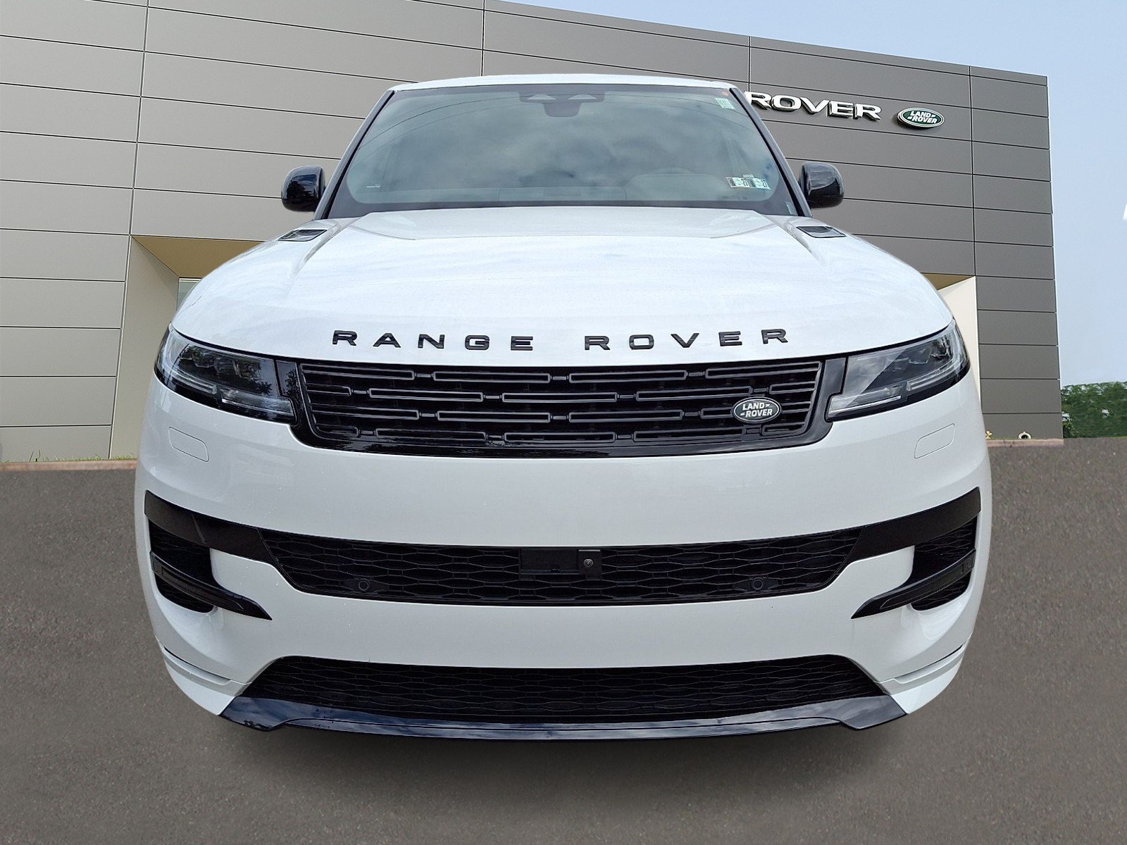 New 2026 Fuji White LAND ROVER Dynamic SE image 8