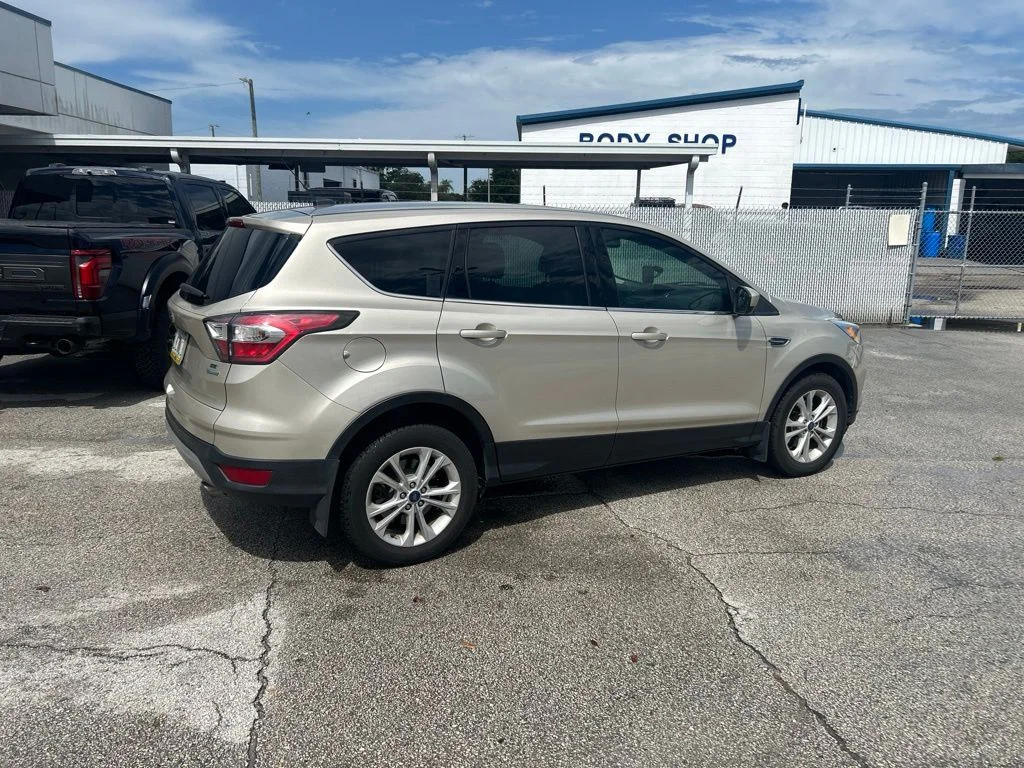 Used 2017 Gold Ford SE image 3