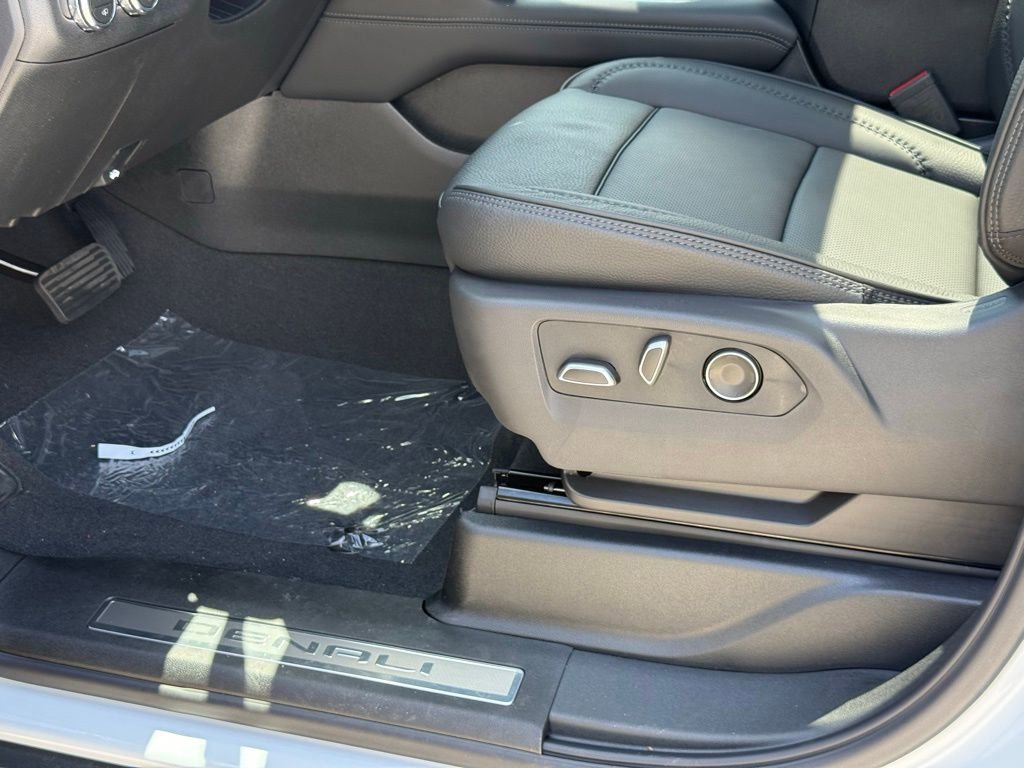 2026 GMC Yukon XL Denali - Photo 20