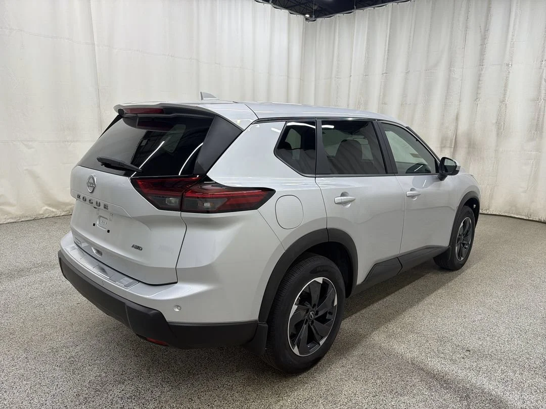 2025 Nissan Rogue SV - Photo 8