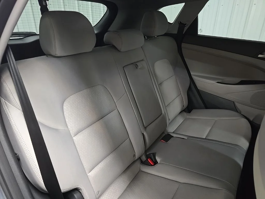Used 2018 Gray Hyundai SE image 16