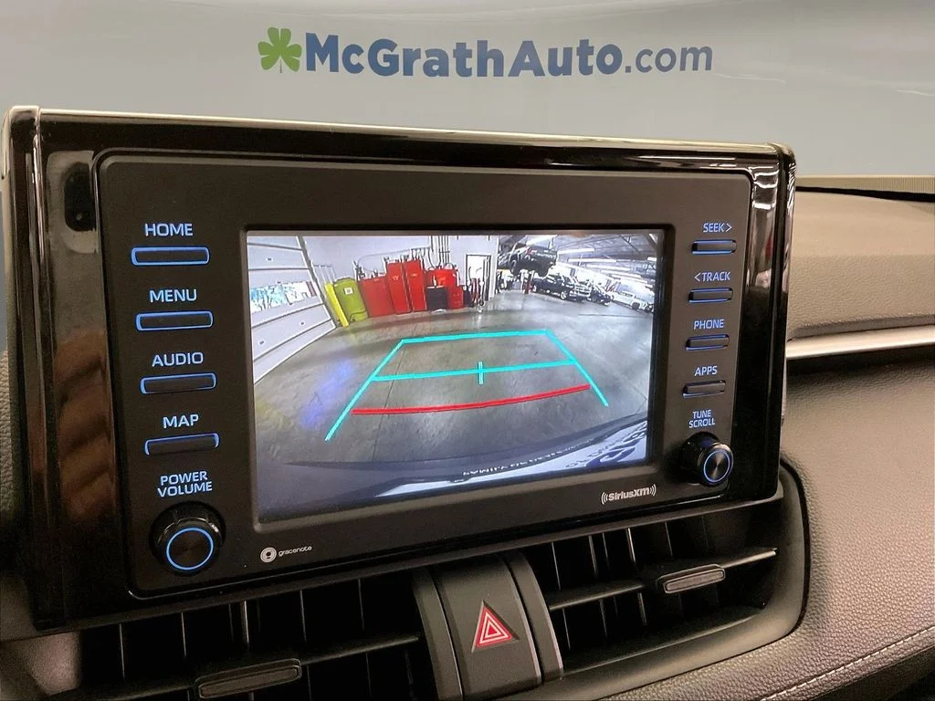 Used 2020 Silver Toyota XLE image 25