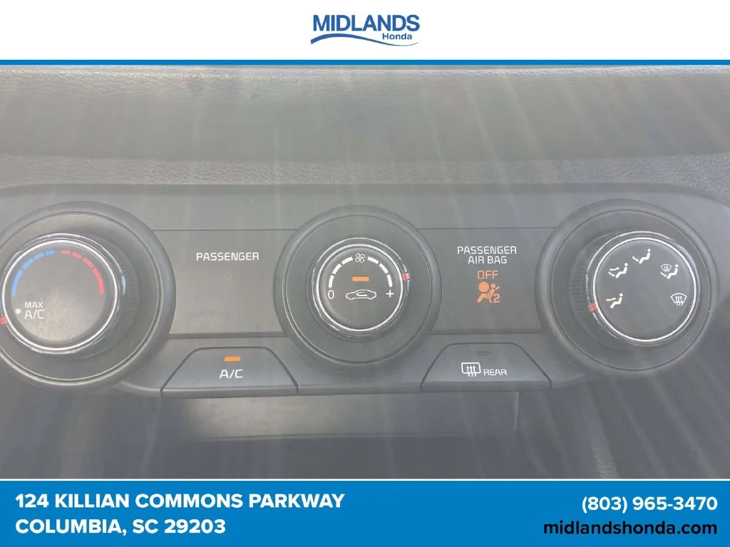 Used 2021 Snow White Pearl Kia LXS image 27
